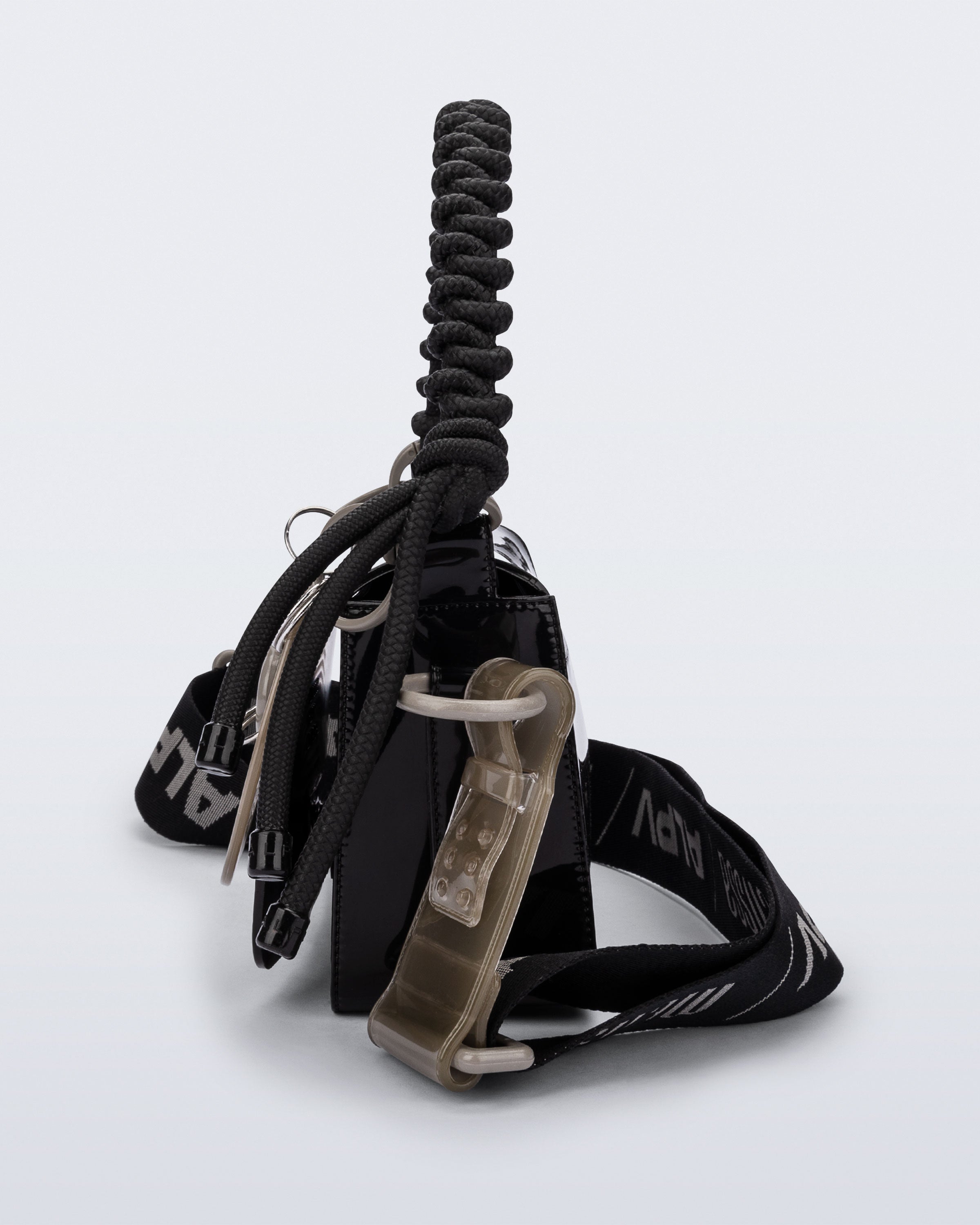 MELISSA OLGA BAG + ALEXANDRE PAVAO