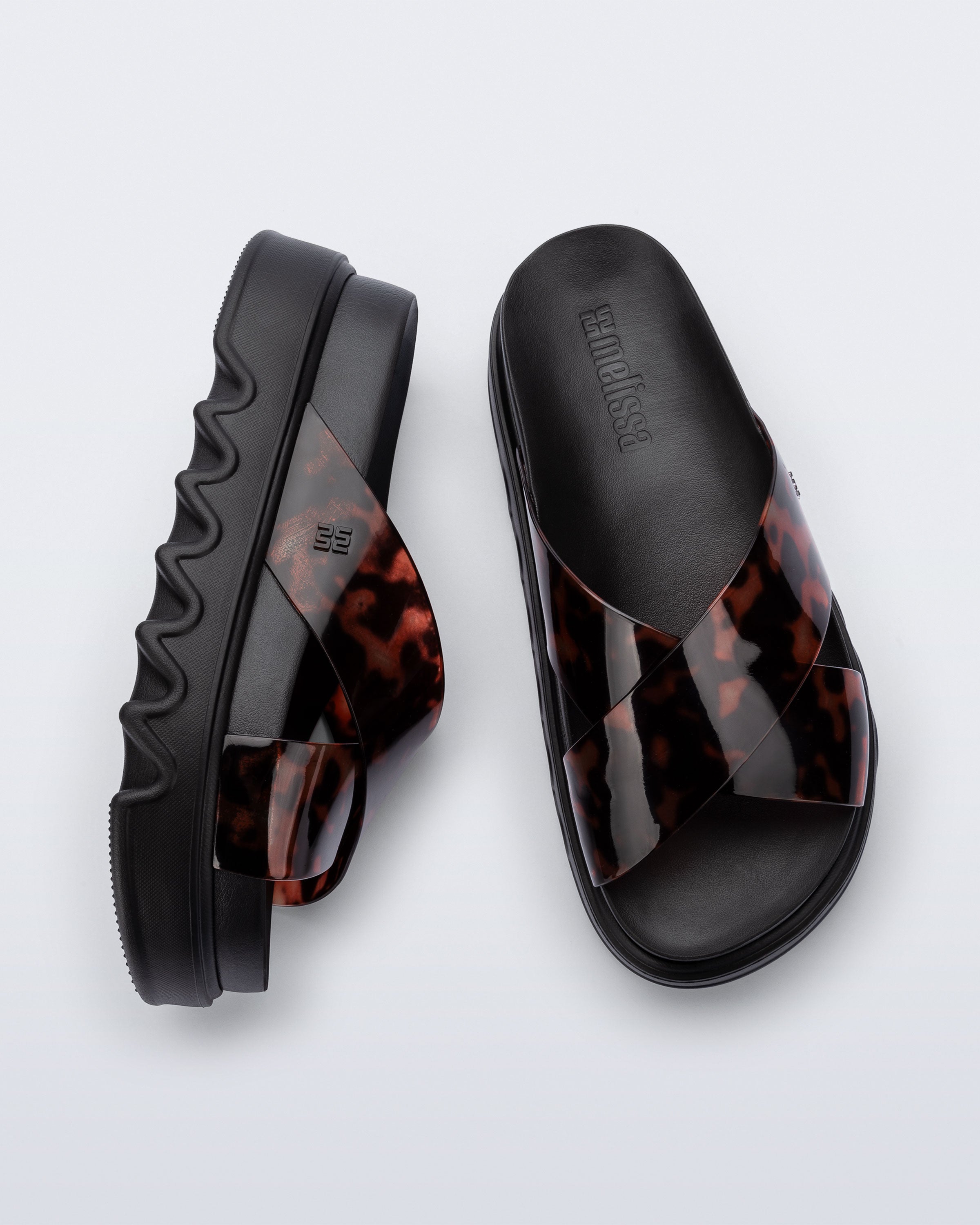 MELISSA COZY CROSS PLATFORM AD BLACK TORTOISE