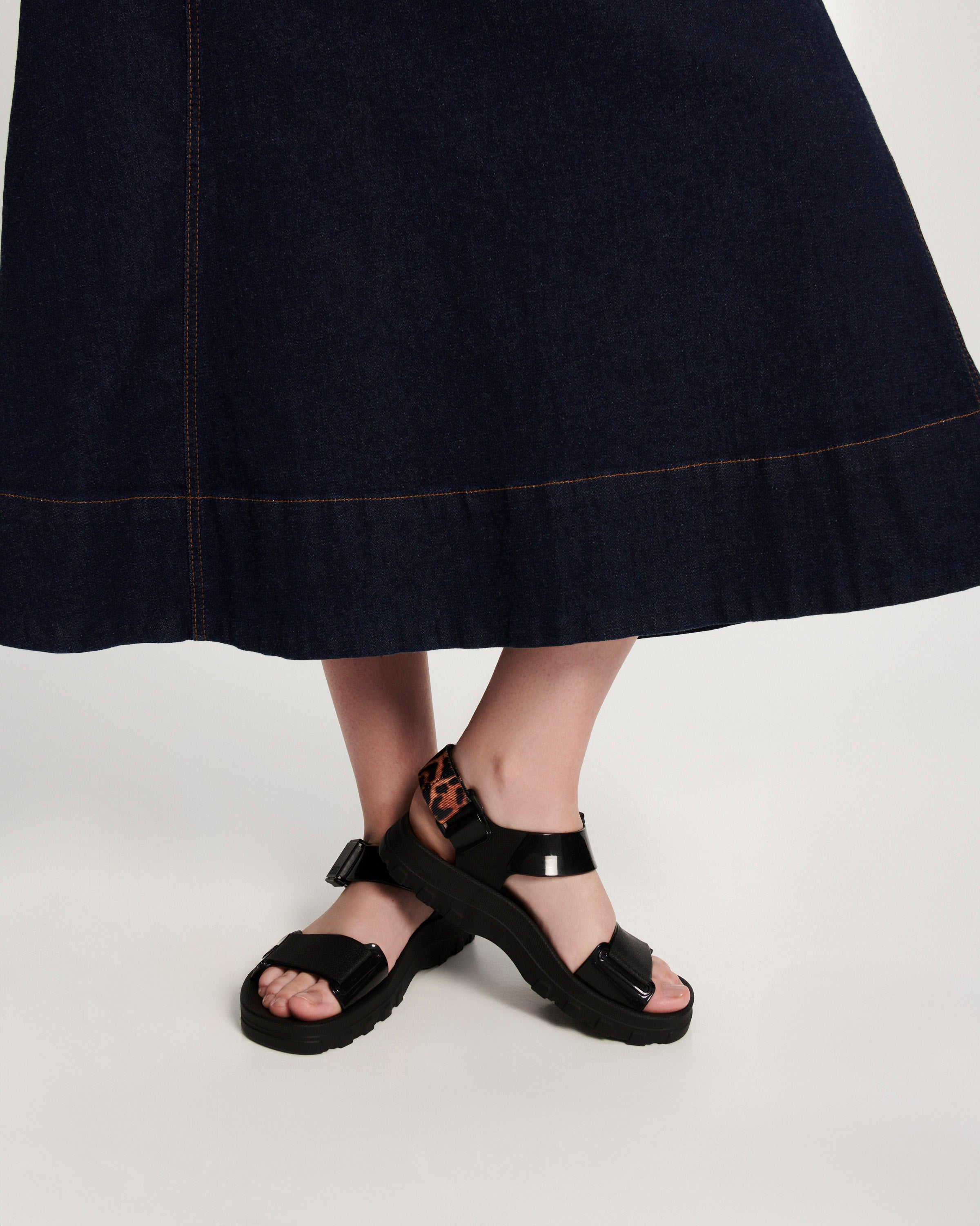 MELISSA KICK OFF SANDAL LOW