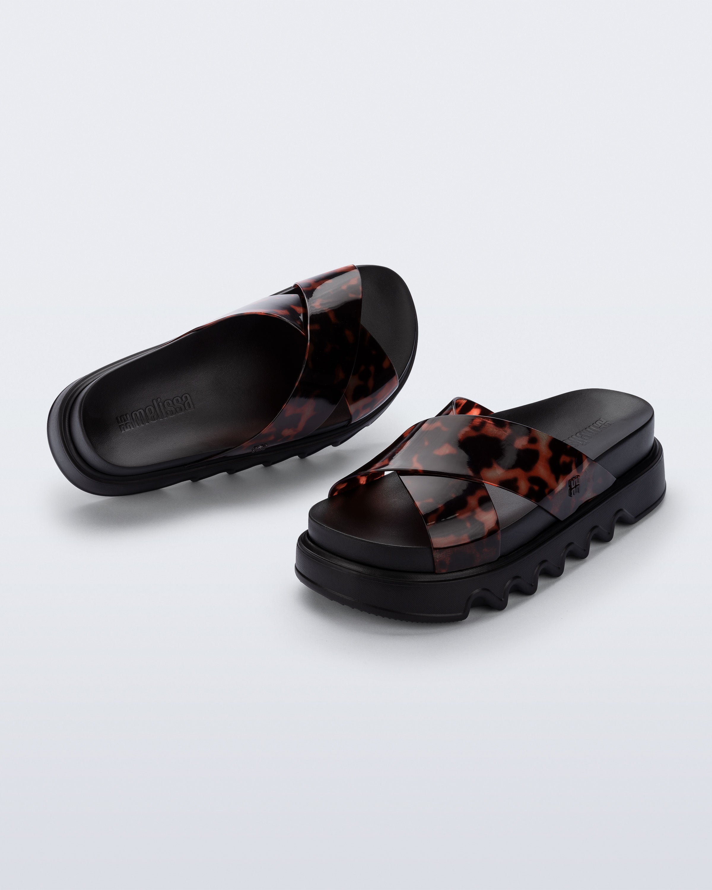 MELISSA COZY CROSS PLATFORM AD BLACK TORTOISE